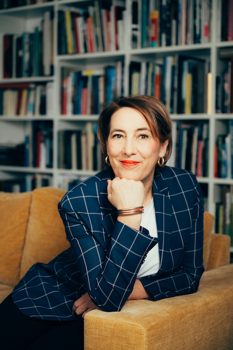 Lisa-Zeitz_klein-Weltkunst_01_Foto-Hanna-Wiedemann_300dpi_40x60_GROSS